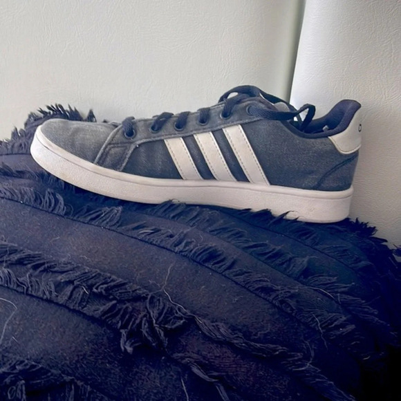 Adidas boys Black 36.5 ou 4.5 - Picture 1 of 4
